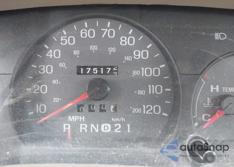 2004 Mercury Grand Marquis Gs z USA, uszkodzony, nr VIN 2MEFM74W74X669720